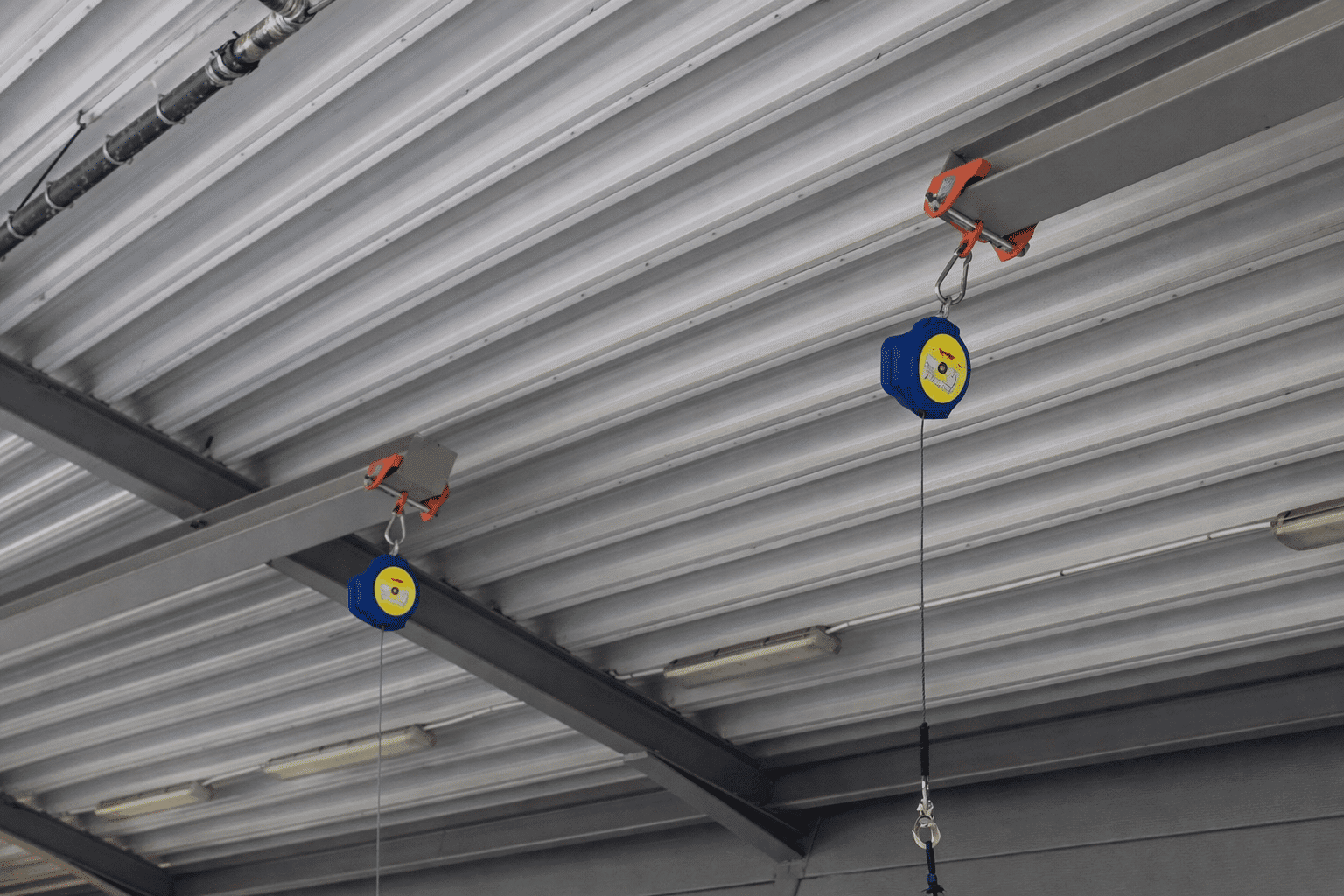 System asekuracji szynowy nad cysternami Dzierżoniów